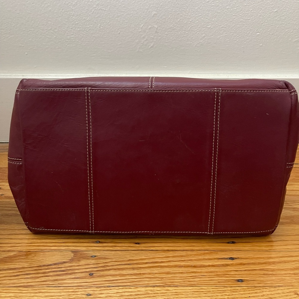 Elegant Burgundy Leather Handbag - Picture 3 of 5